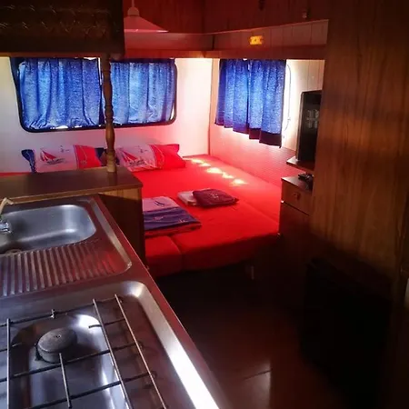 مكان تخييم Little Oasis