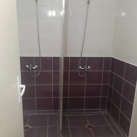 مكان تخييم Little Oasis *