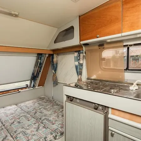 Little Oasis مكان تخييم Ezerets