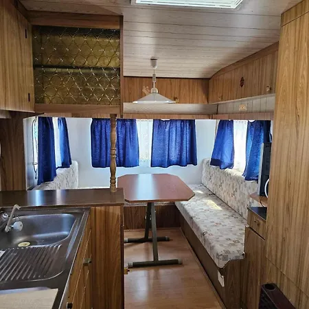 Little Oasis مكان تخييم *