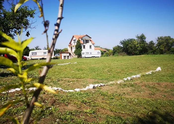 キャンプ場 Little Oasis Ezerets