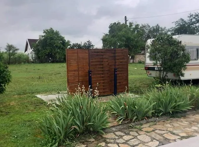 キャンプ場 Little Oasis Ezerets